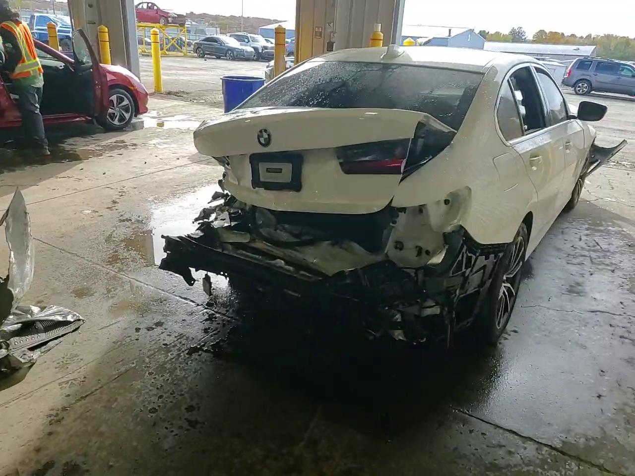 Фото: 3MW5R7J08L8B27086