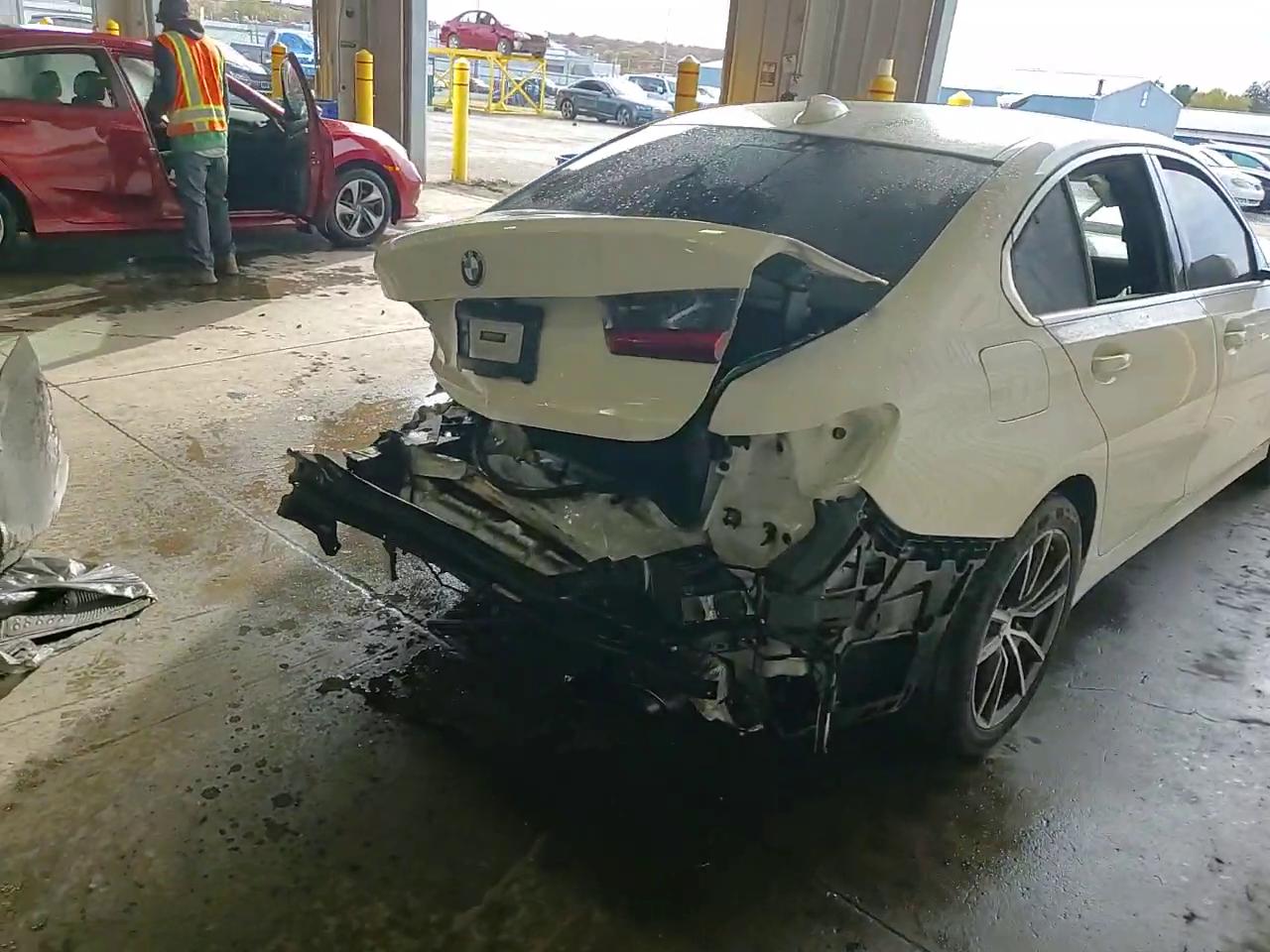 Фото: 3MW5R7J08L8B27086