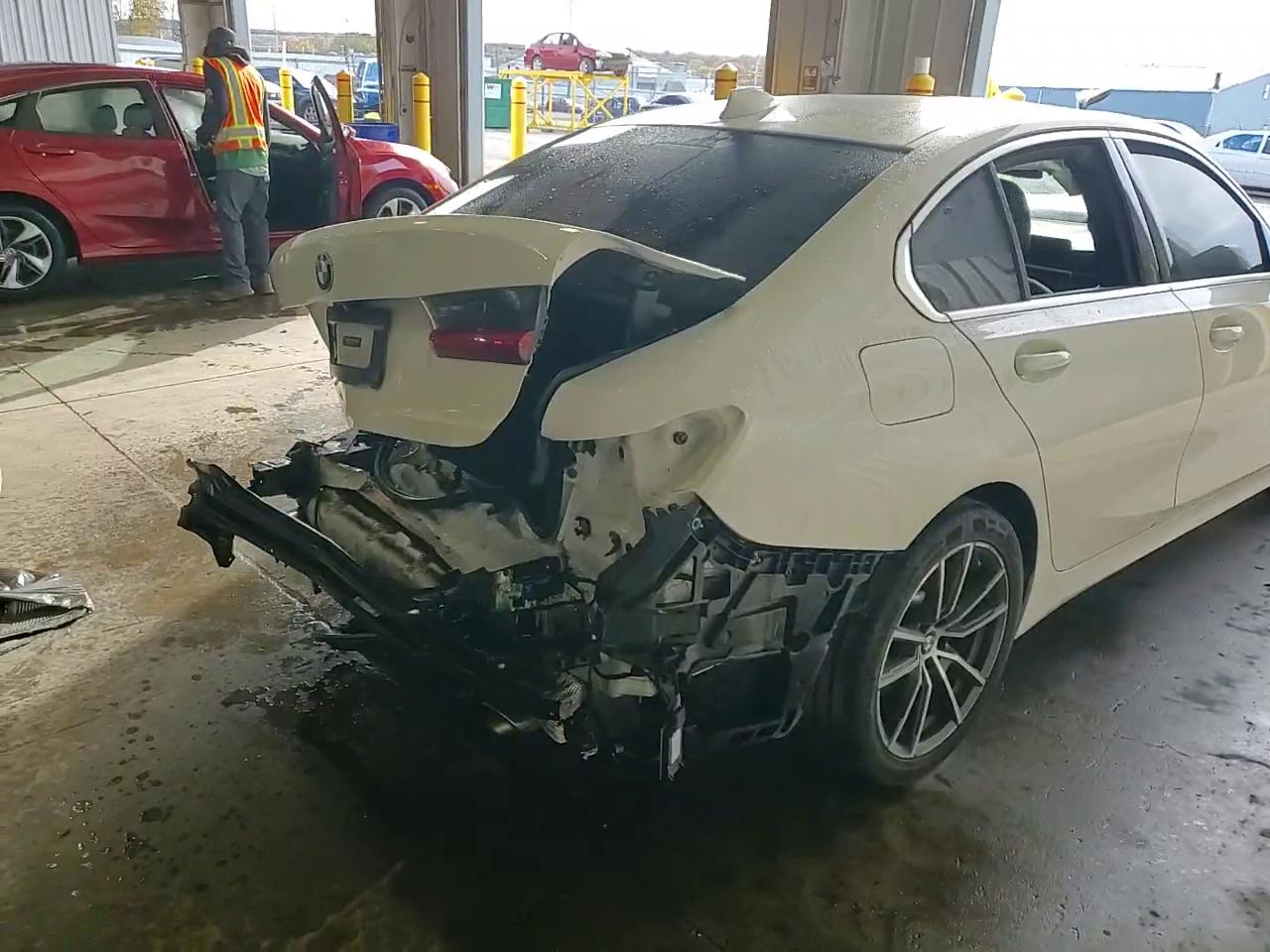 Фото: 3MW5R7J08L8B27086