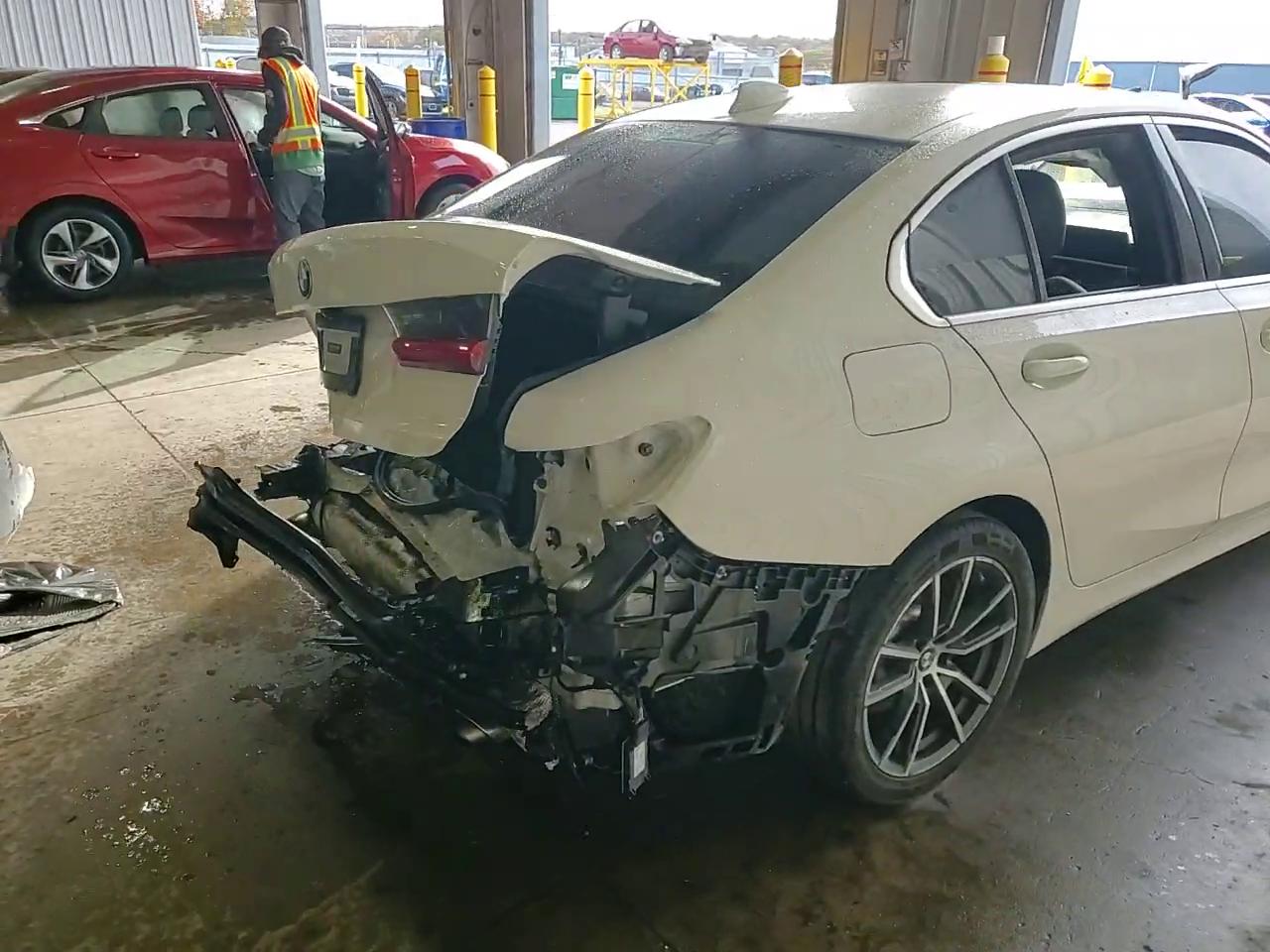 Фото: 3MW5R7J08L8B27086