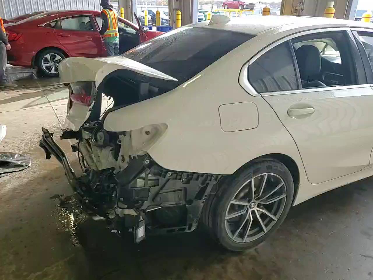 Фото: 3MW5R7J08L8B27086