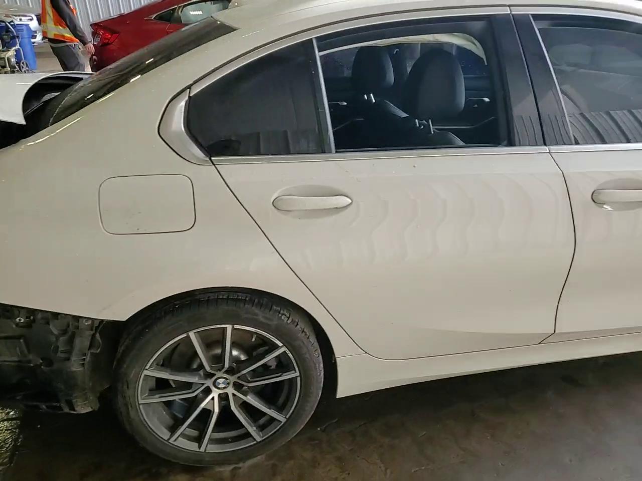 Фото: 3MW5R7J08L8B27086