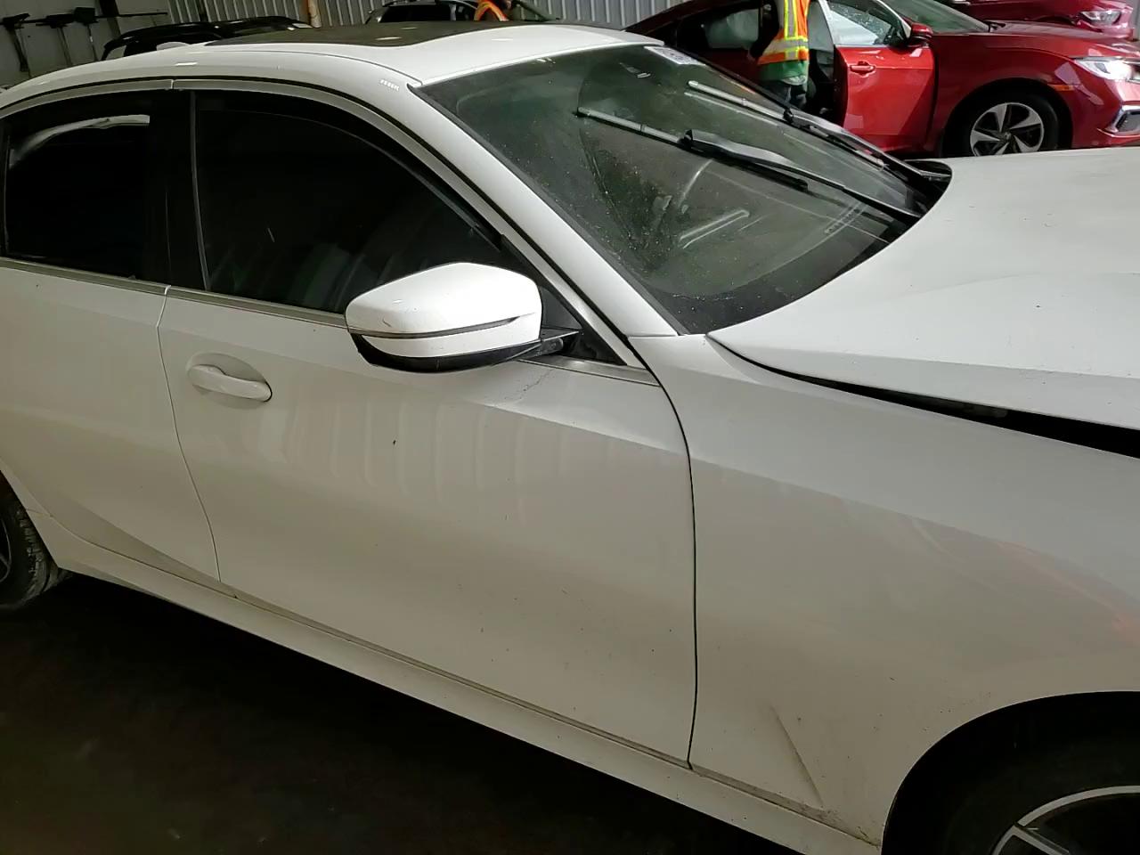 Фото: 3MW5R7J08L8B27086