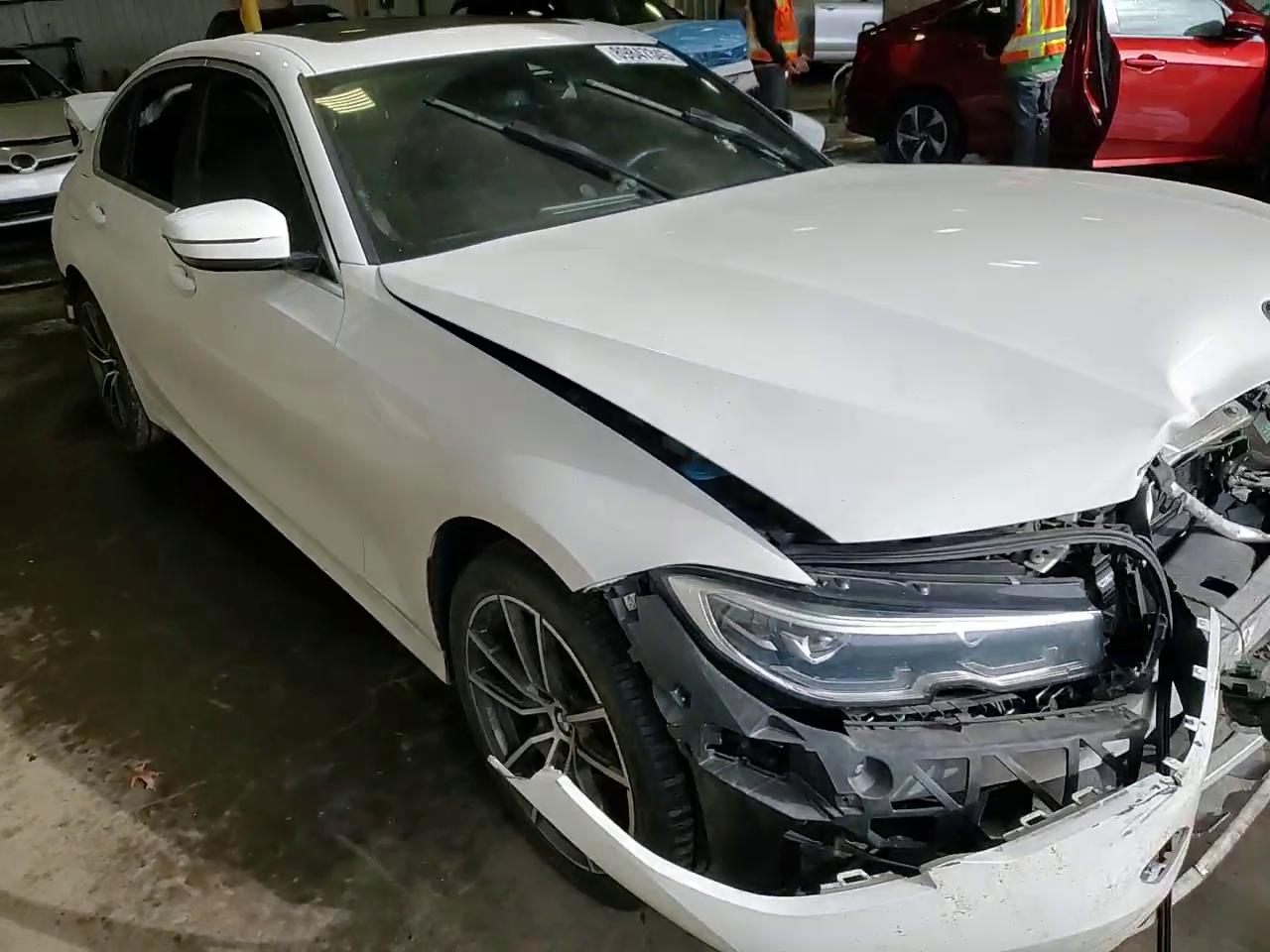 Фото: 3MW5R7J08L8B27086