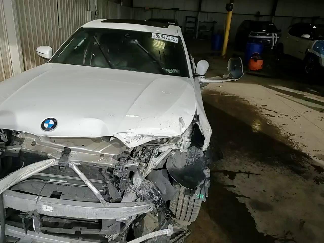 Фото: 3MW5R7J08L8B27086