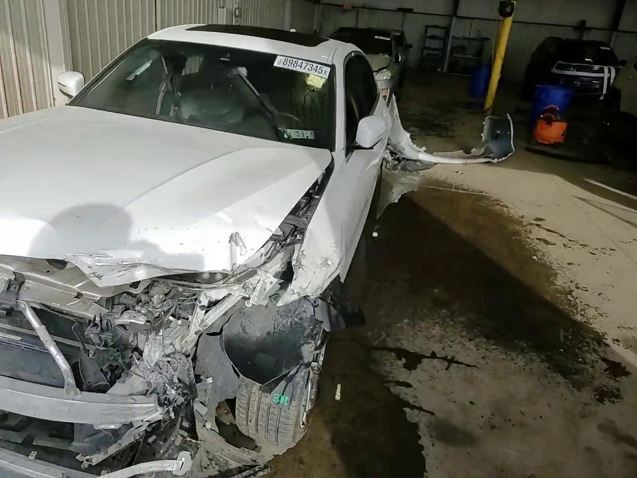 Фото: 3MW5R7J08L8B27086