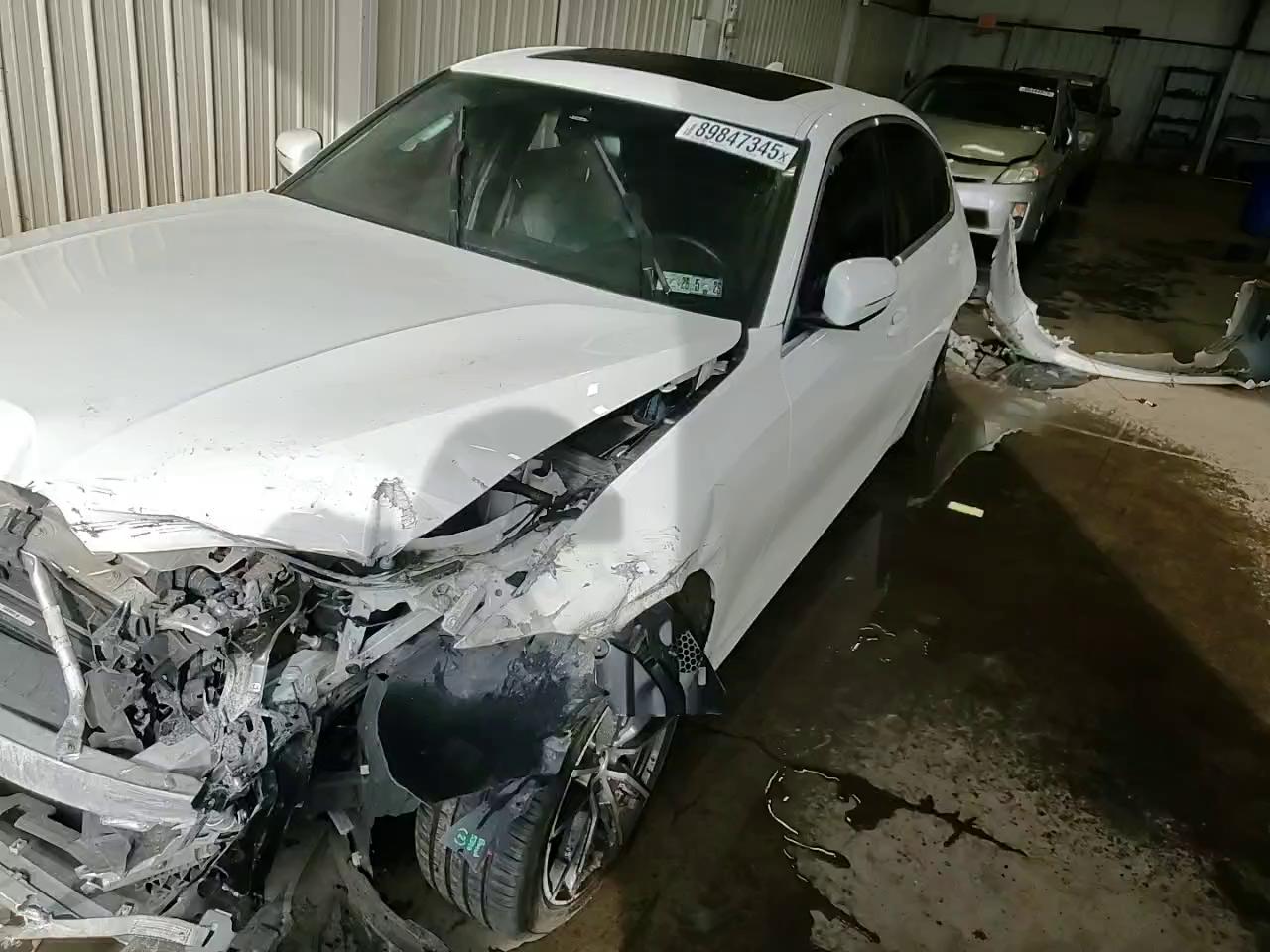 Фото: 3MW5R7J08L8B27086