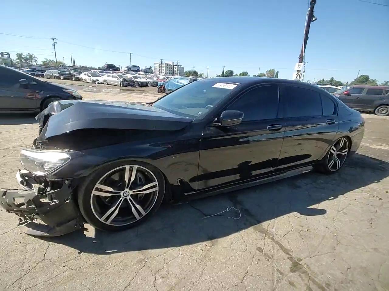 Фото: WBA7E2C55HG740436