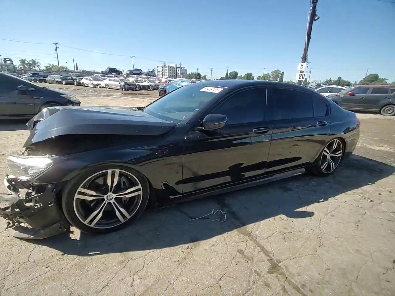 Фото: WBA7E2C55HG740436