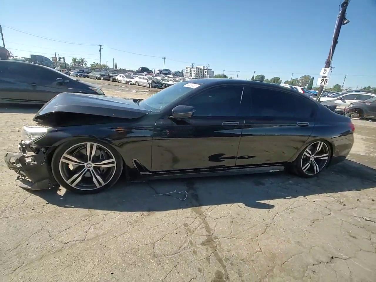 Фото: WBA7E2C55HG740436