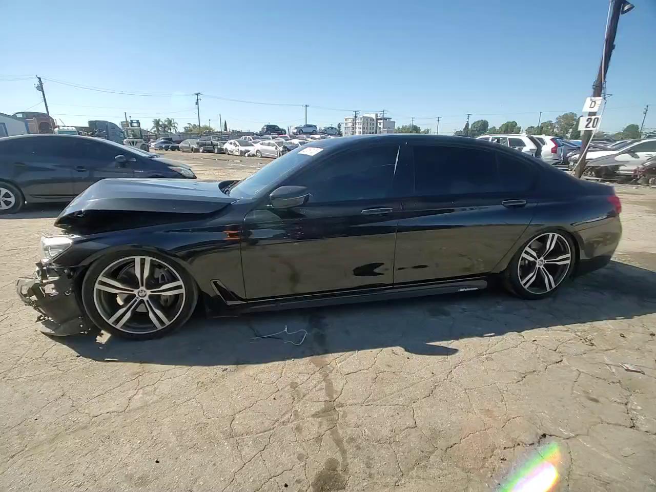 Фото: WBA7E2C55HG740436