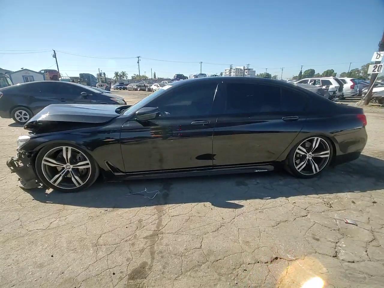 Фото: WBA7E2C55HG740436