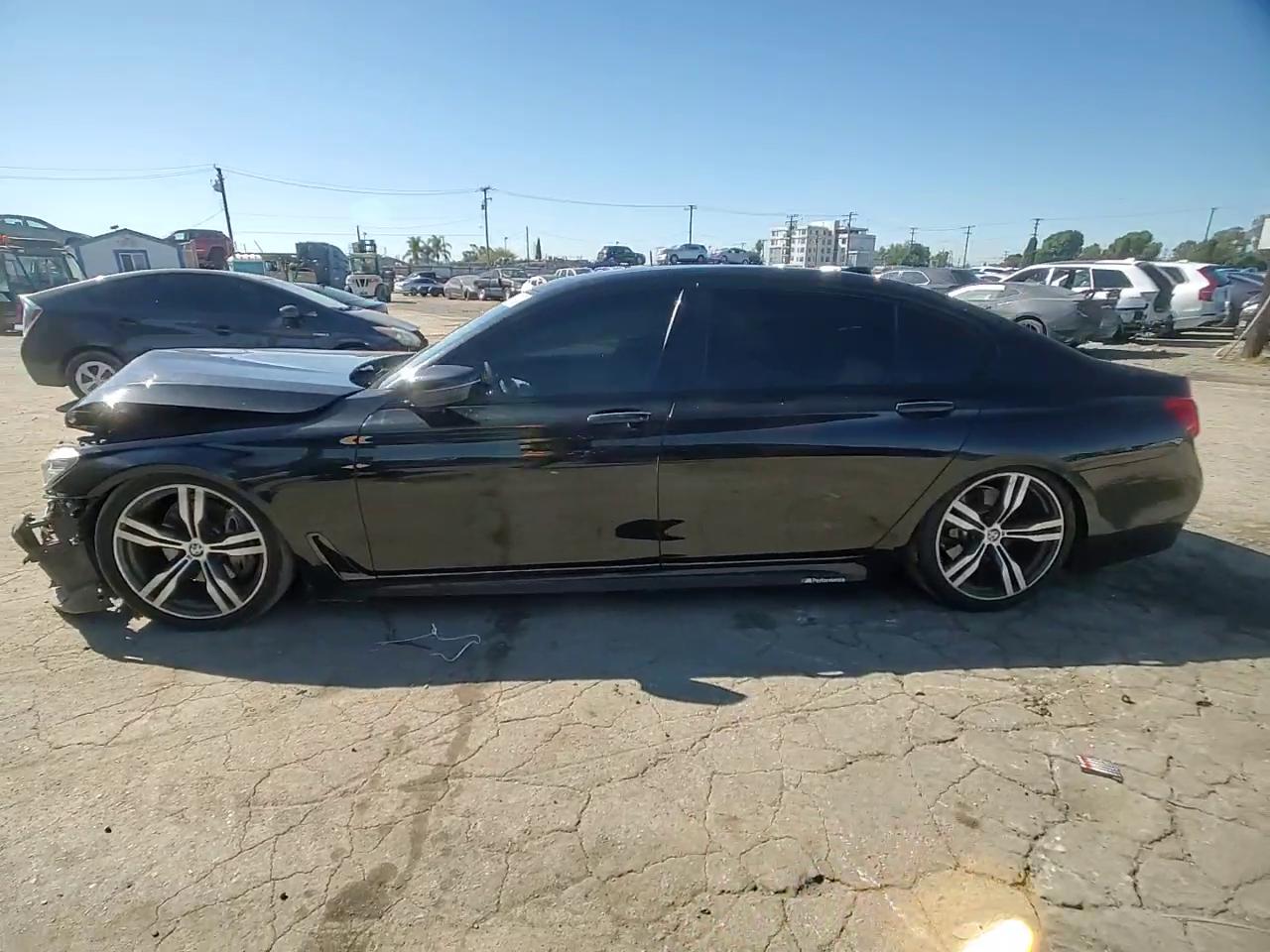 Фото: WBA7E2C55HG740436