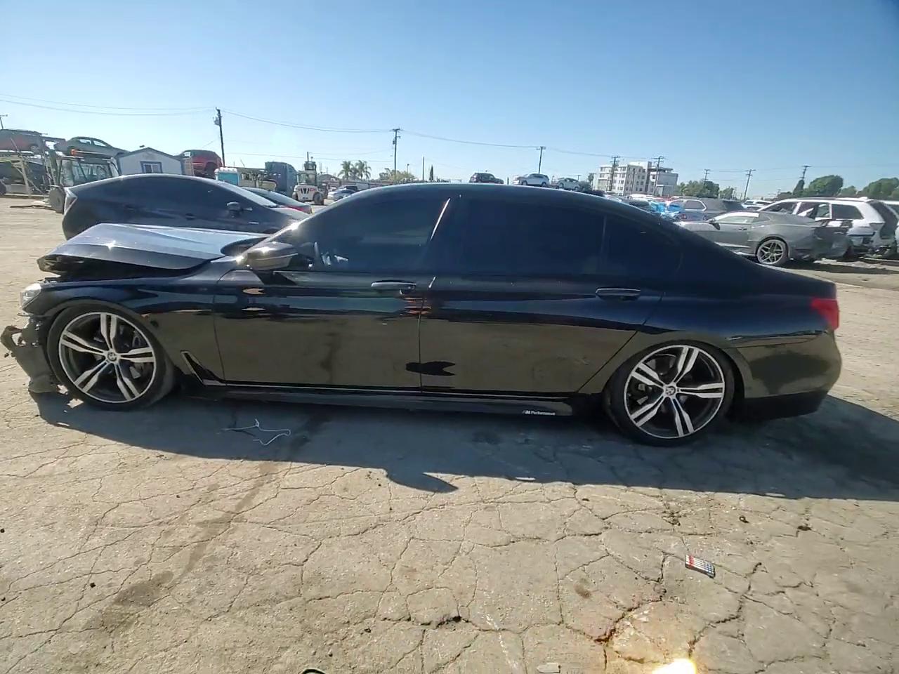 Фото: WBA7E2C55HG740436