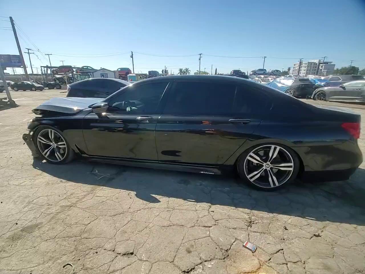 Фото: WBA7E2C55HG740436