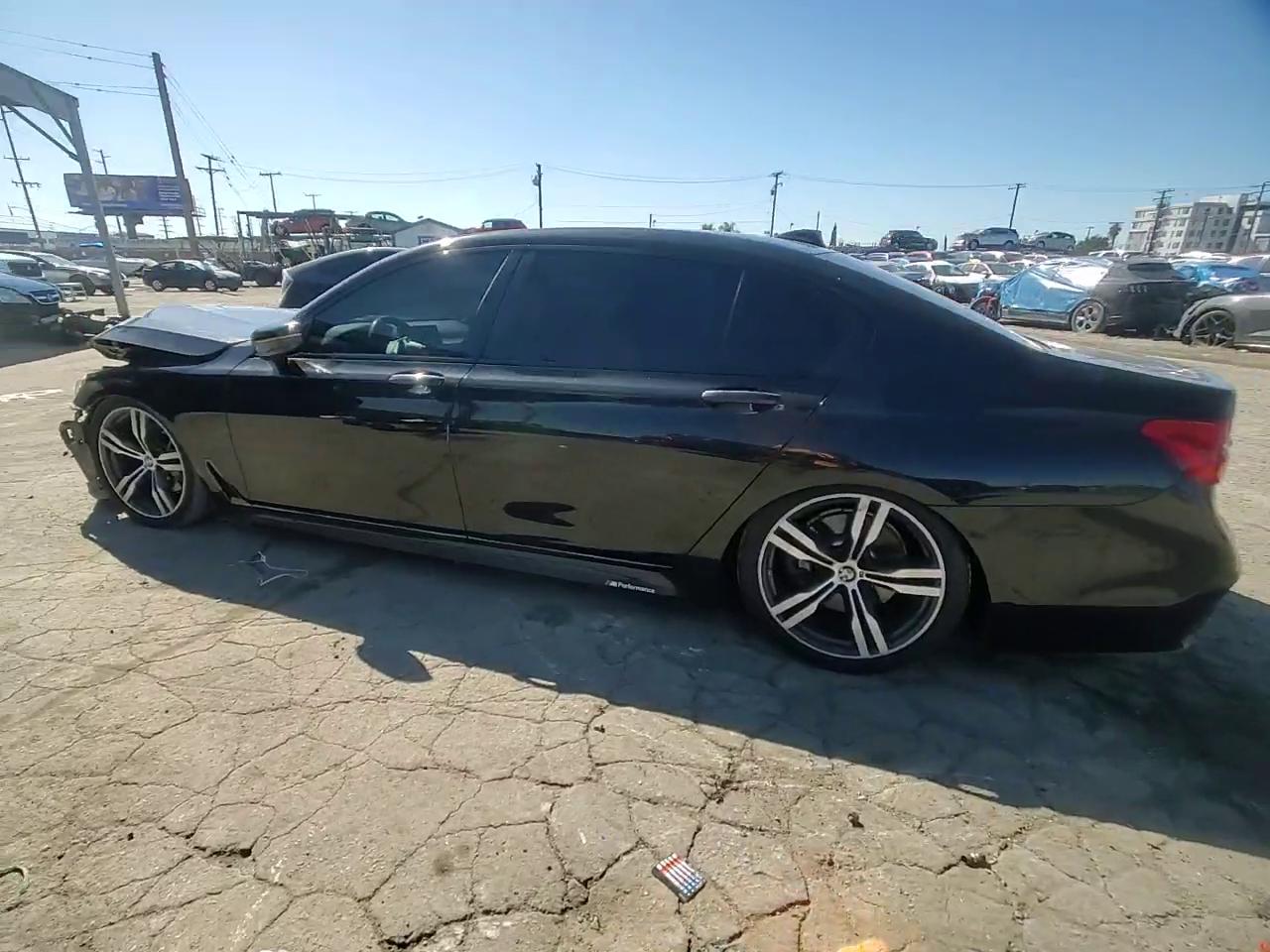 Фото: WBA7E2C55HG740436