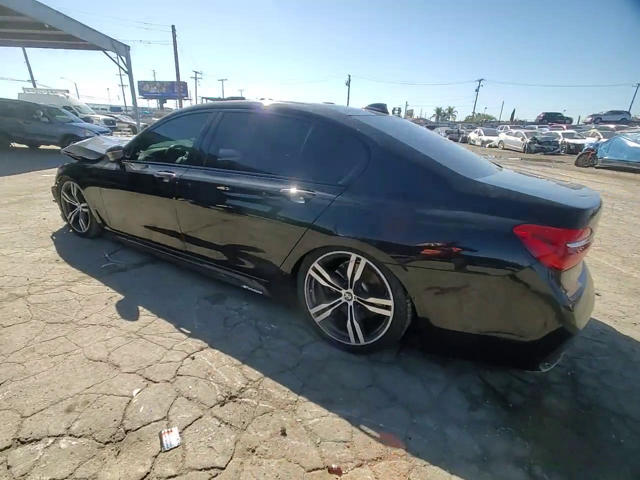 Фото: WBA7E2C55HG740436