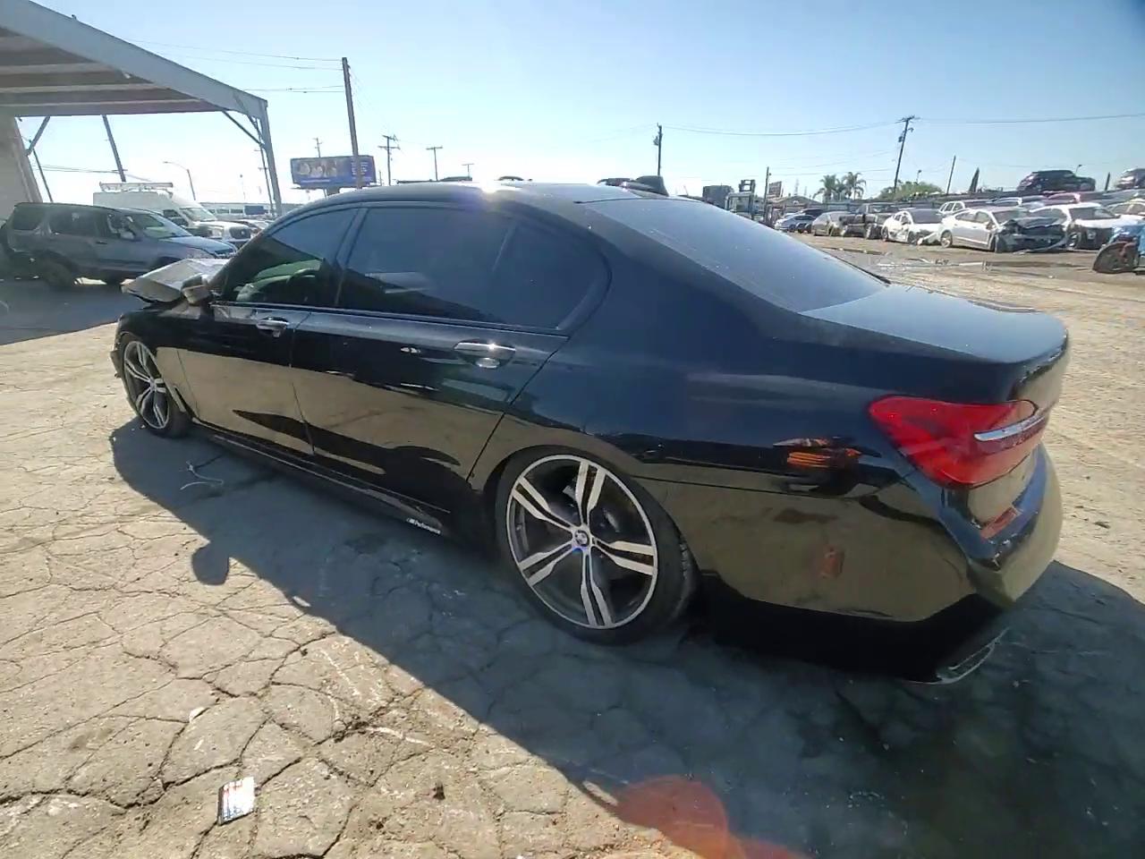 Фото: WBA7E2C55HG740436