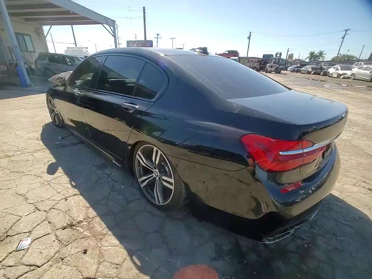 Фото: WBA7E2C55HG740436