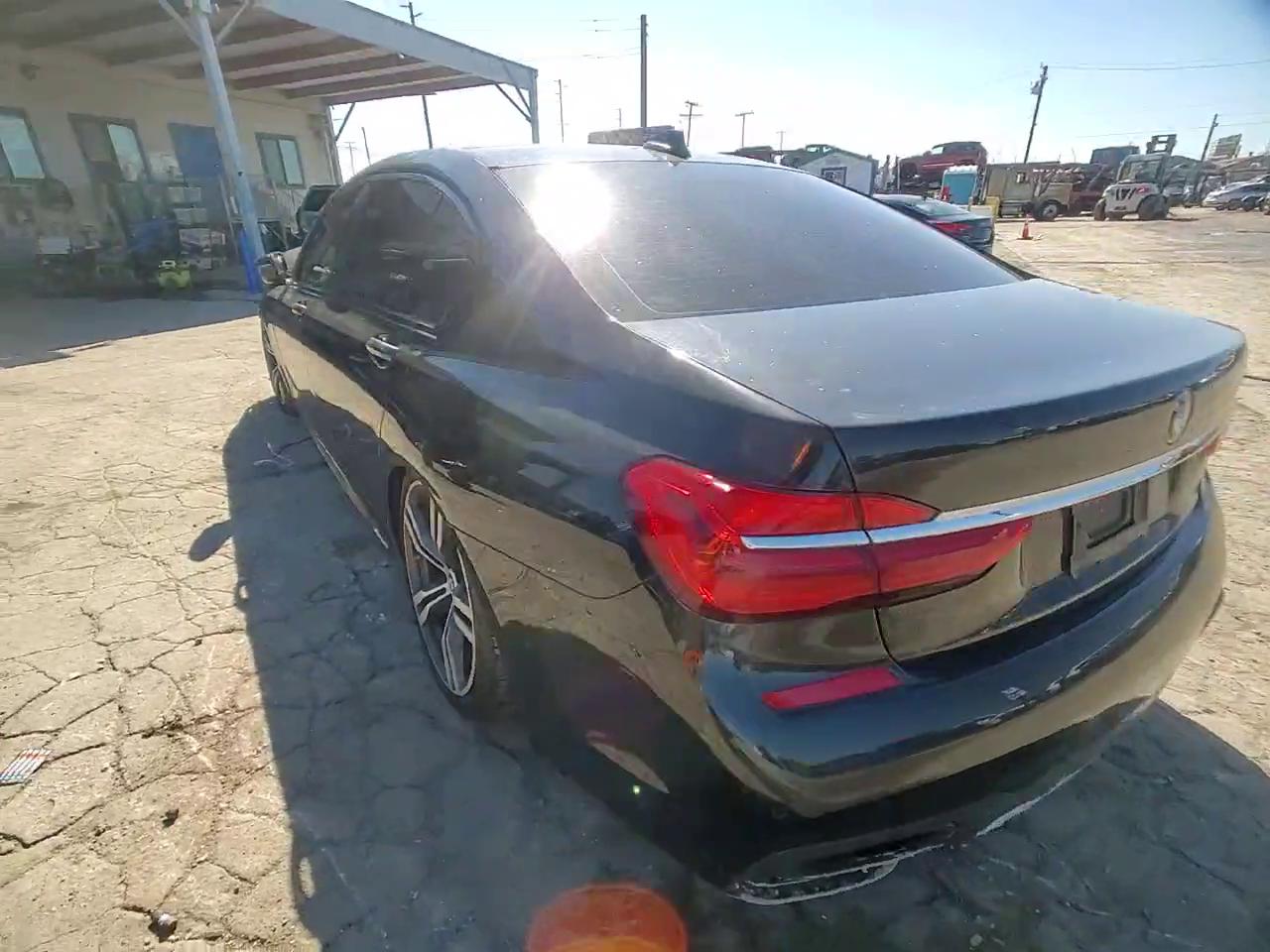 Фото: WBA7E2C55HG740436