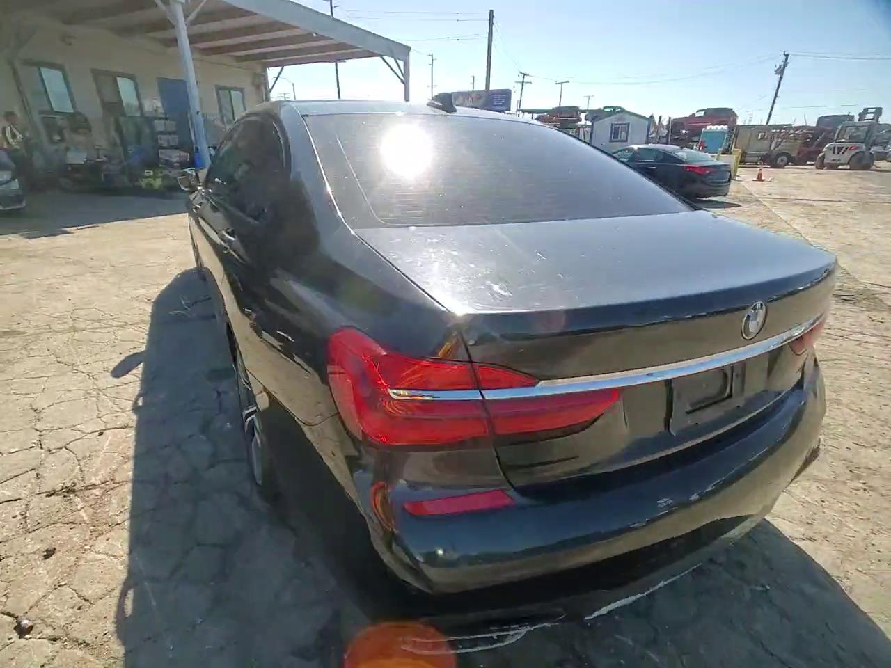 Фото: WBA7E2C55HG740436