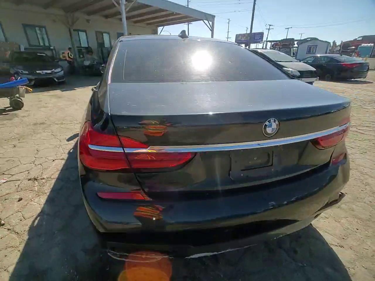 Фото: WBA7E2C55HG740436