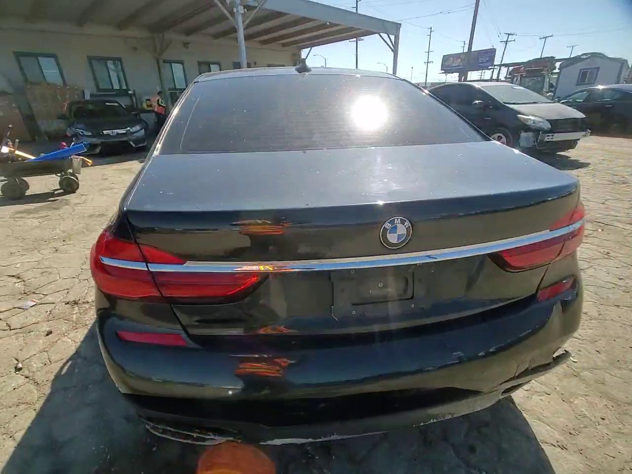 Фото: WBA7E2C55HG740436