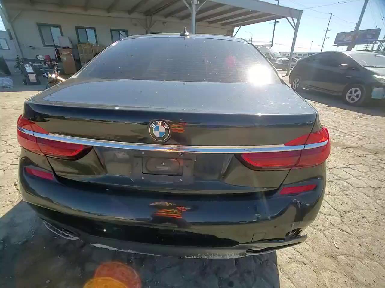 Фото: WBA7E2C55HG740436