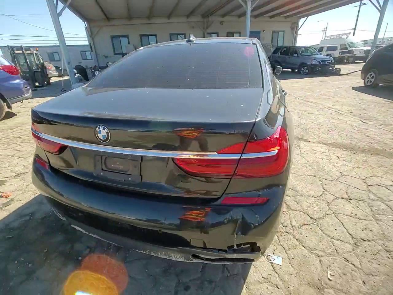 Фото: WBA7E2C55HG740436