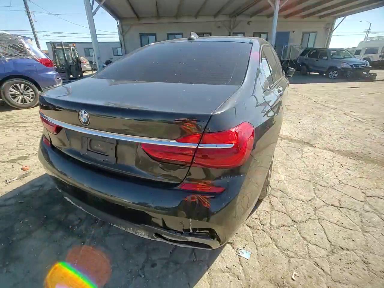 Фото: WBA7E2C55HG740436