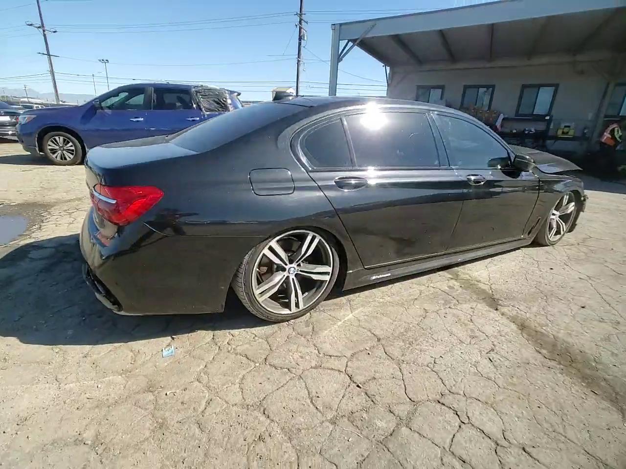 Фото: WBA7E2C55HG740436