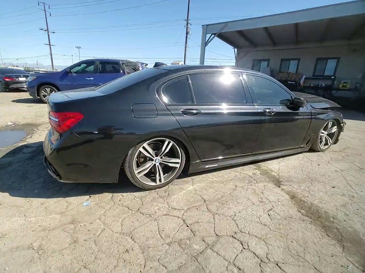 Фото: WBA7E2C55HG740436