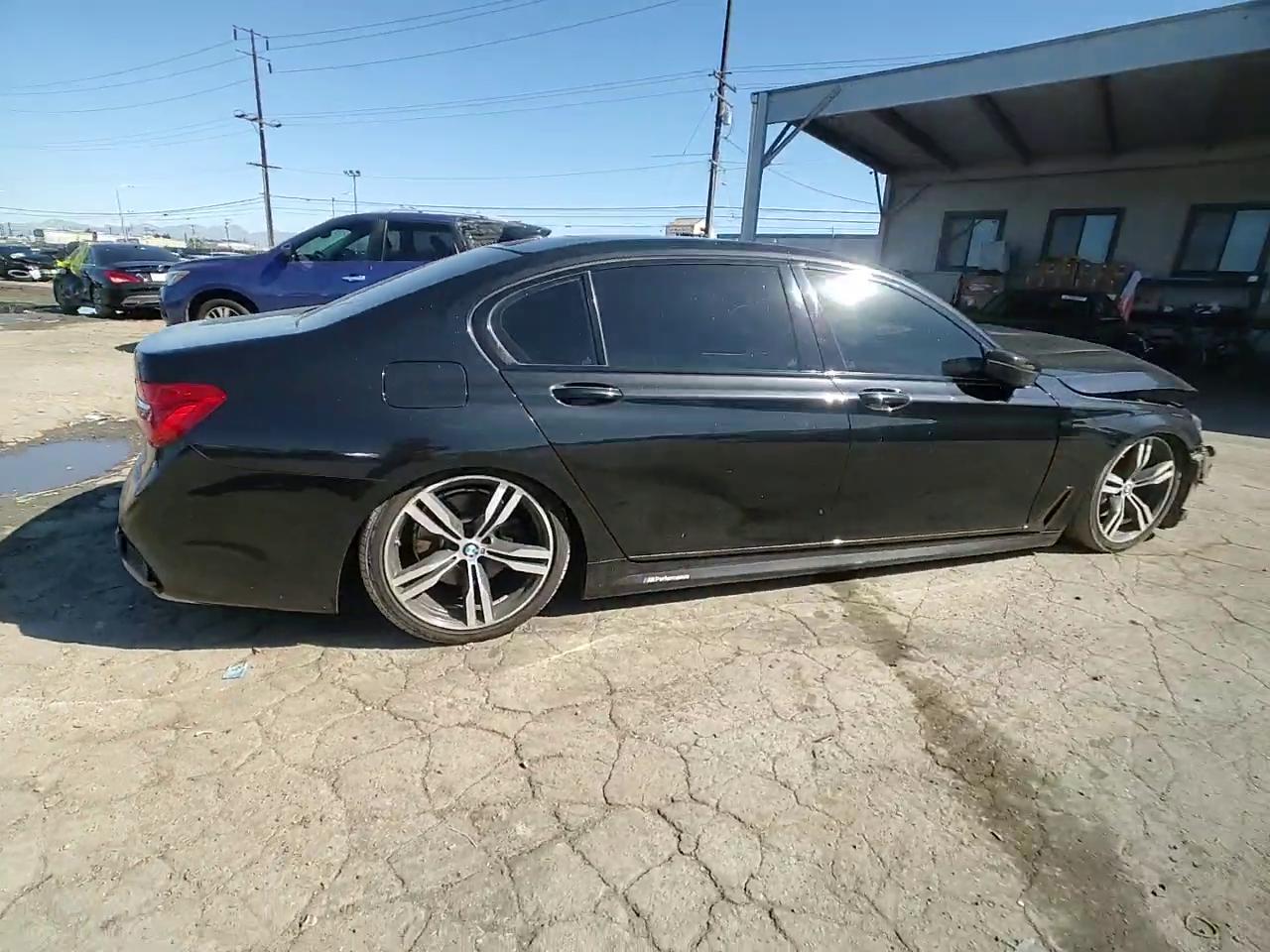 Фото: WBA7E2C55HG740436