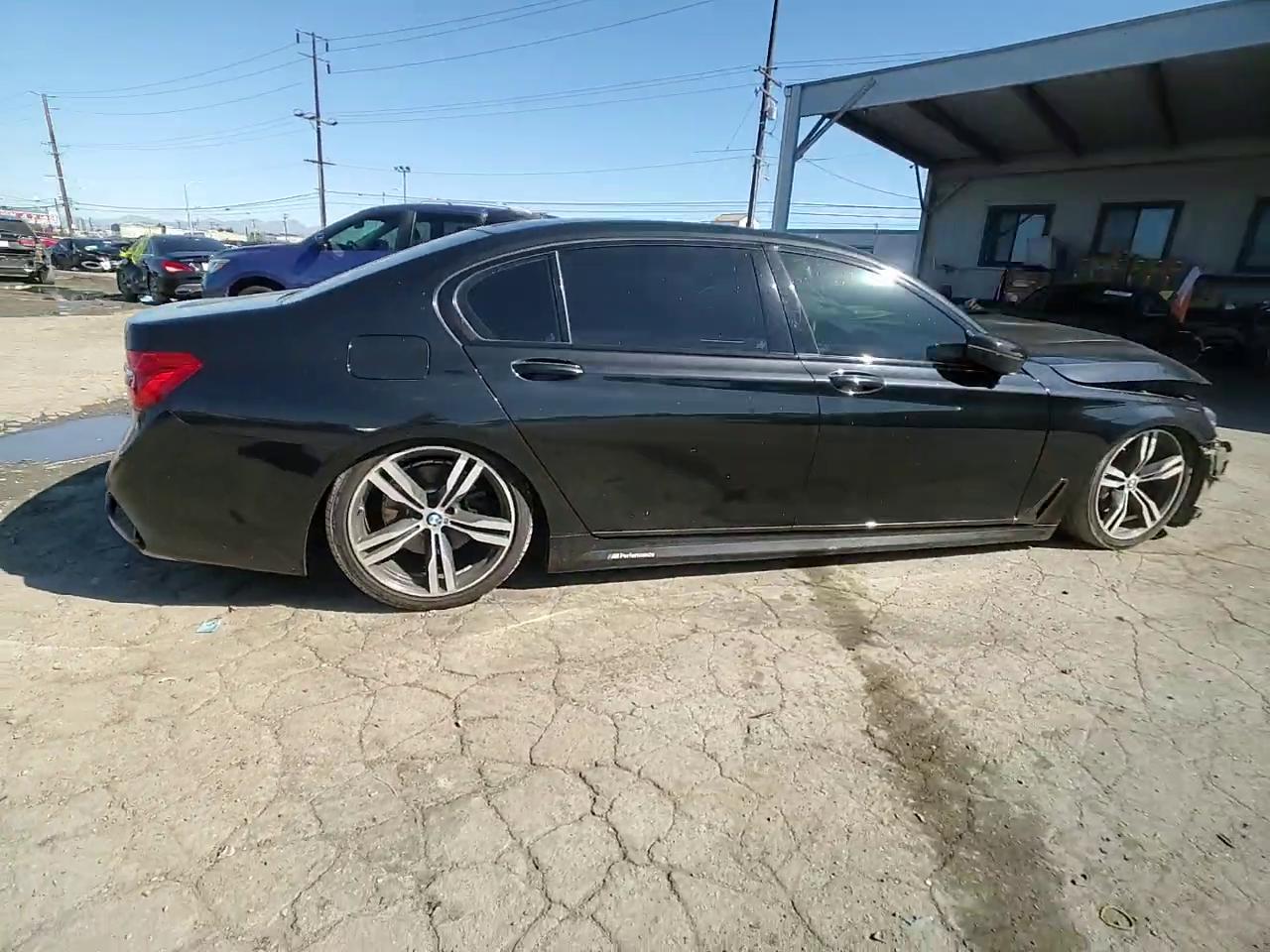 Фото: WBA7E2C55HG740436