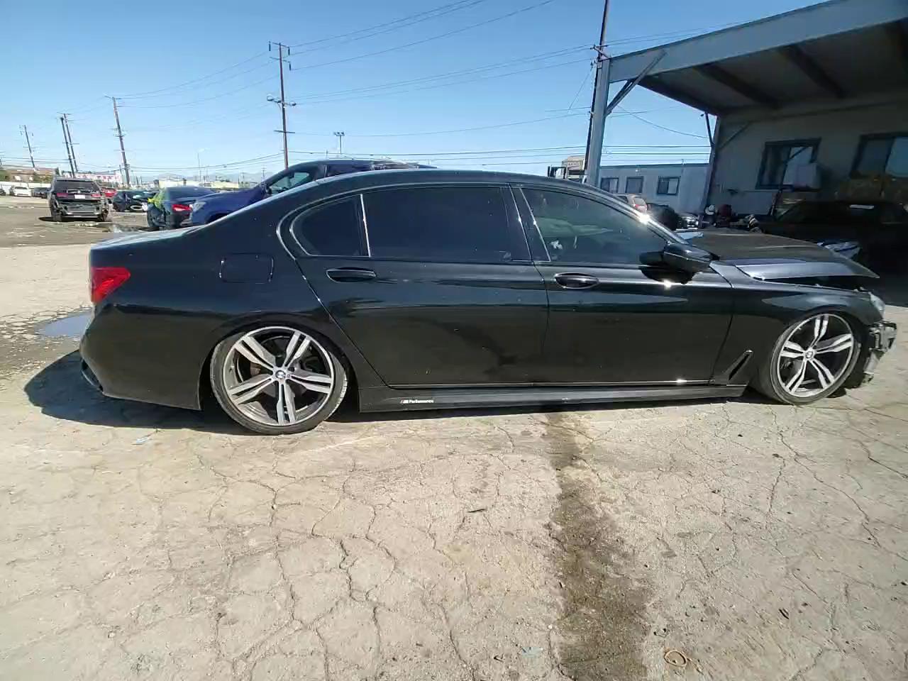 Фото: WBA7E2C55HG740436