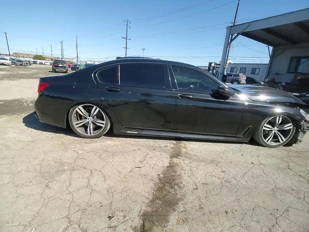 Фото: WBA7E2C55HG740436