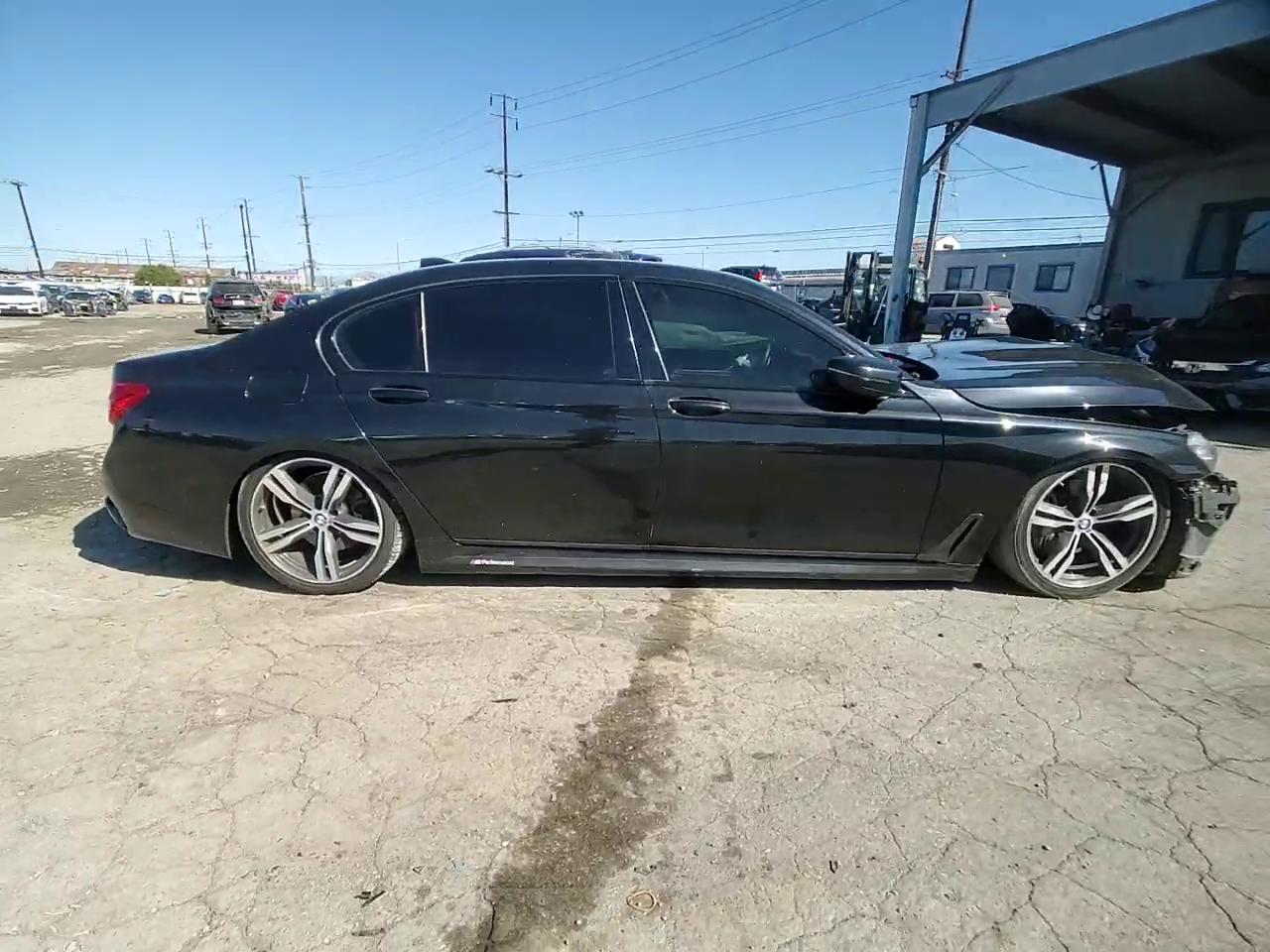 Фото: WBA7E2C55HG740436