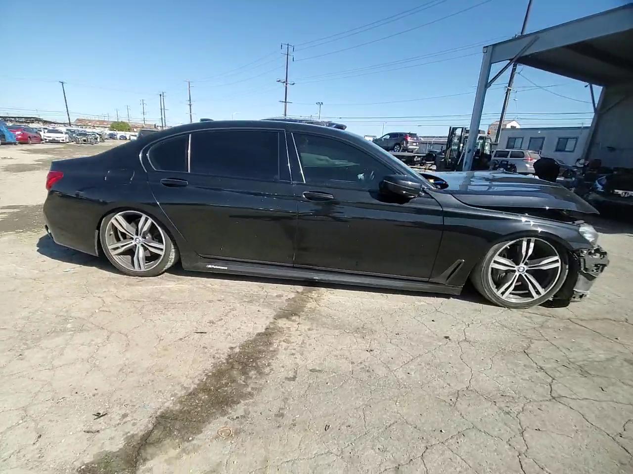 Фото: WBA7E2C55HG740436