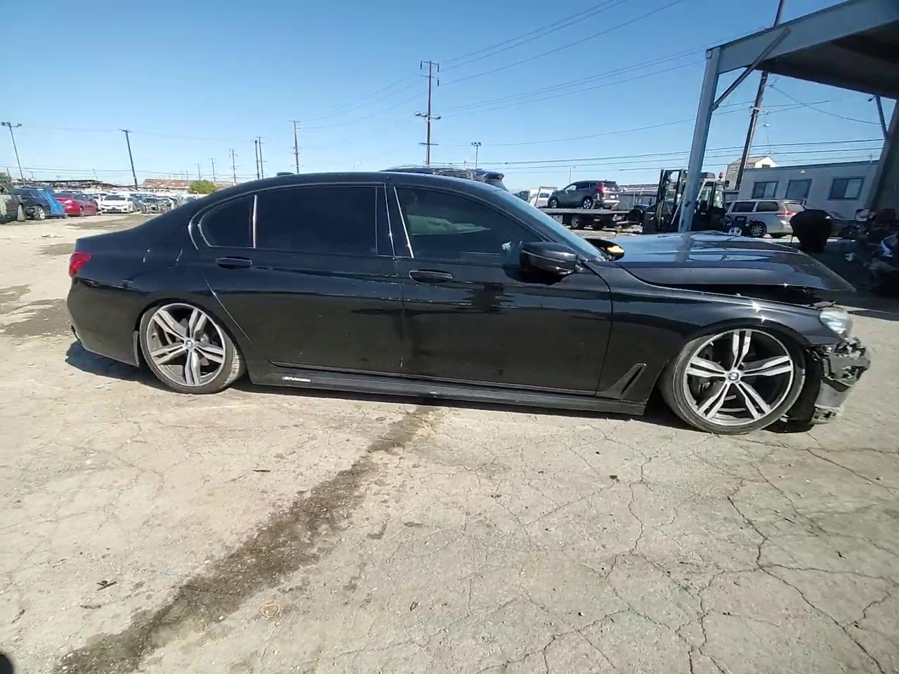 Фото: WBA7E2C55HG740436