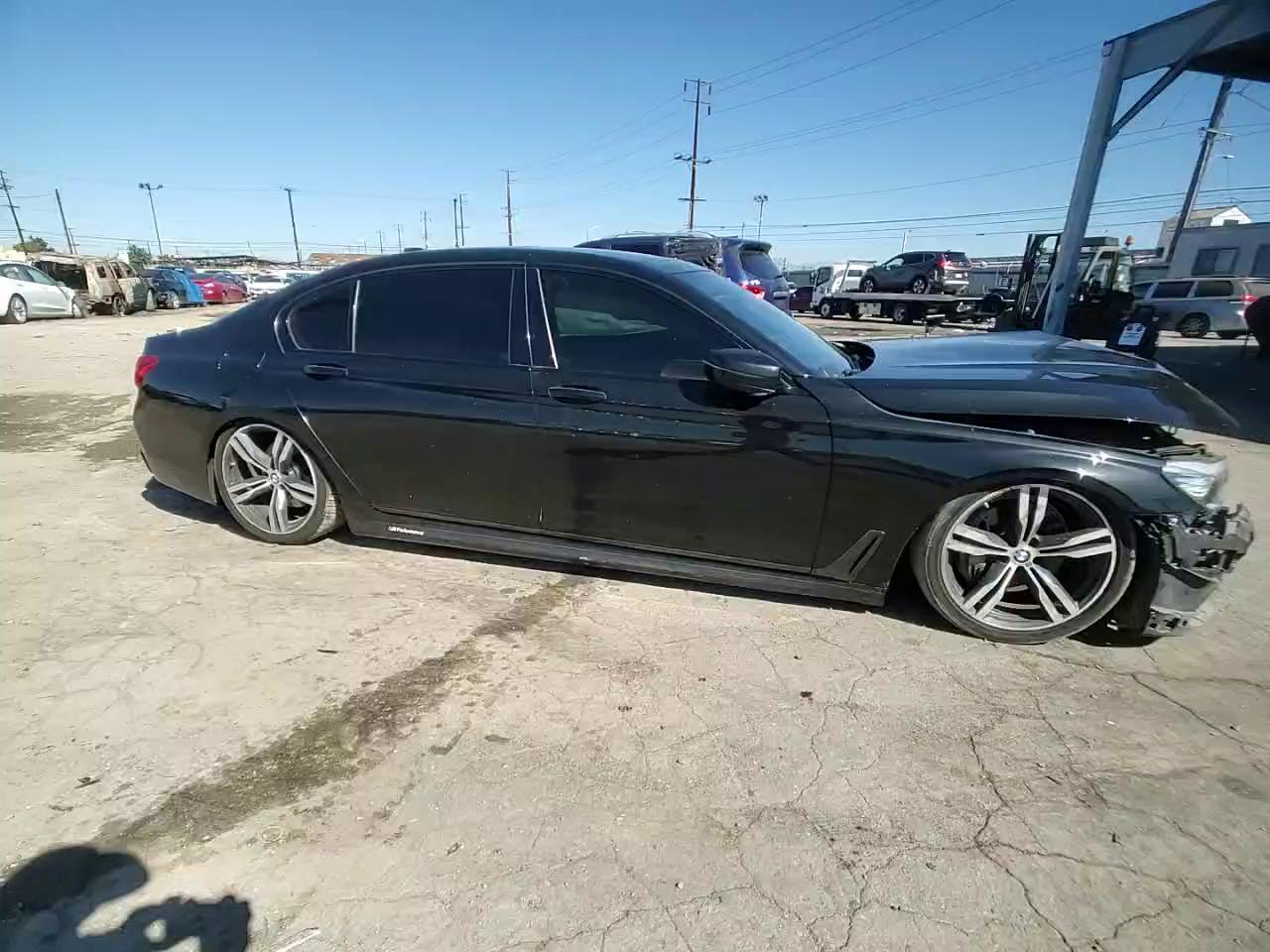 Фото: WBA7E2C55HG740436