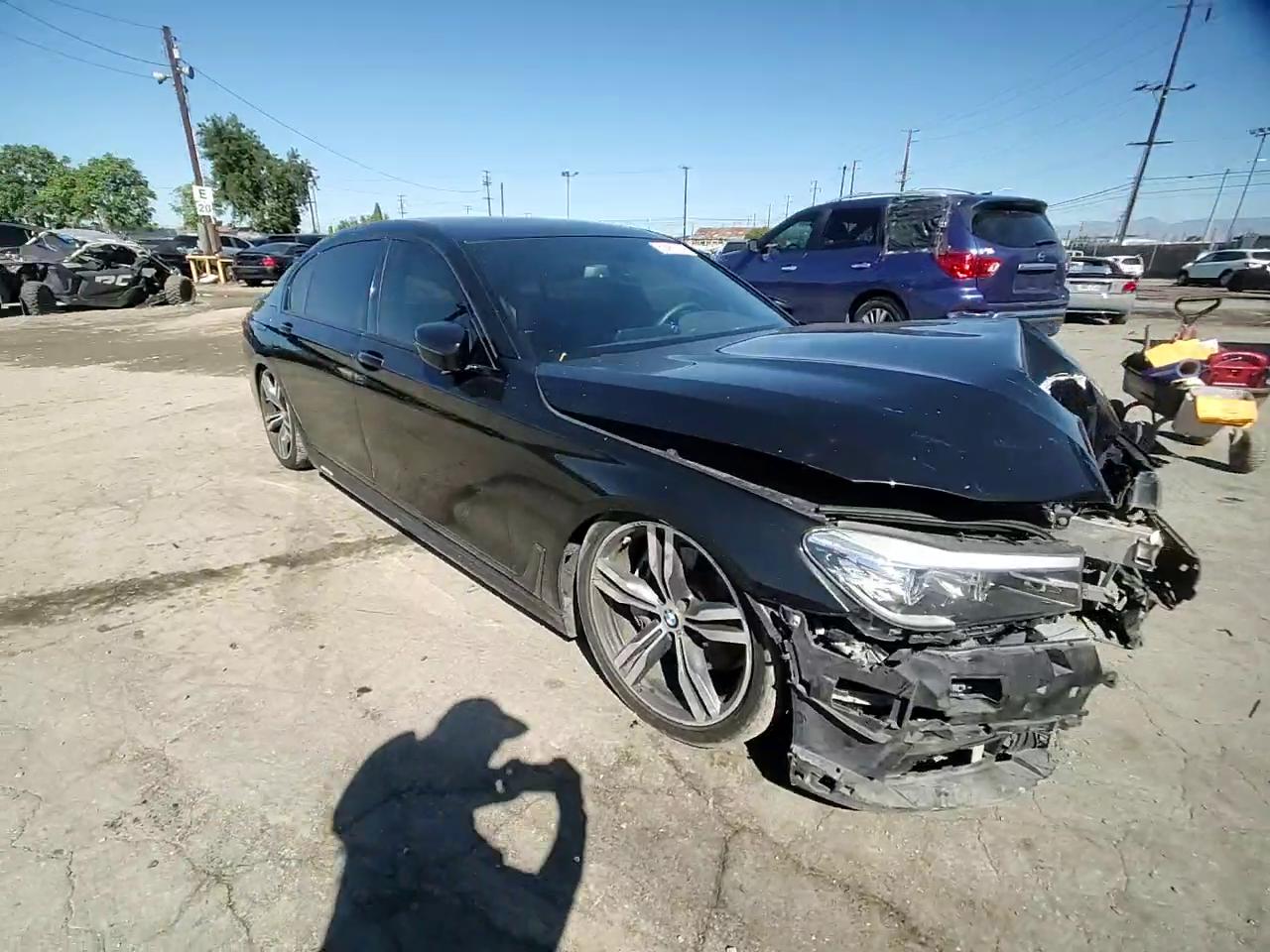 Фото: WBA7E2C55HG740436