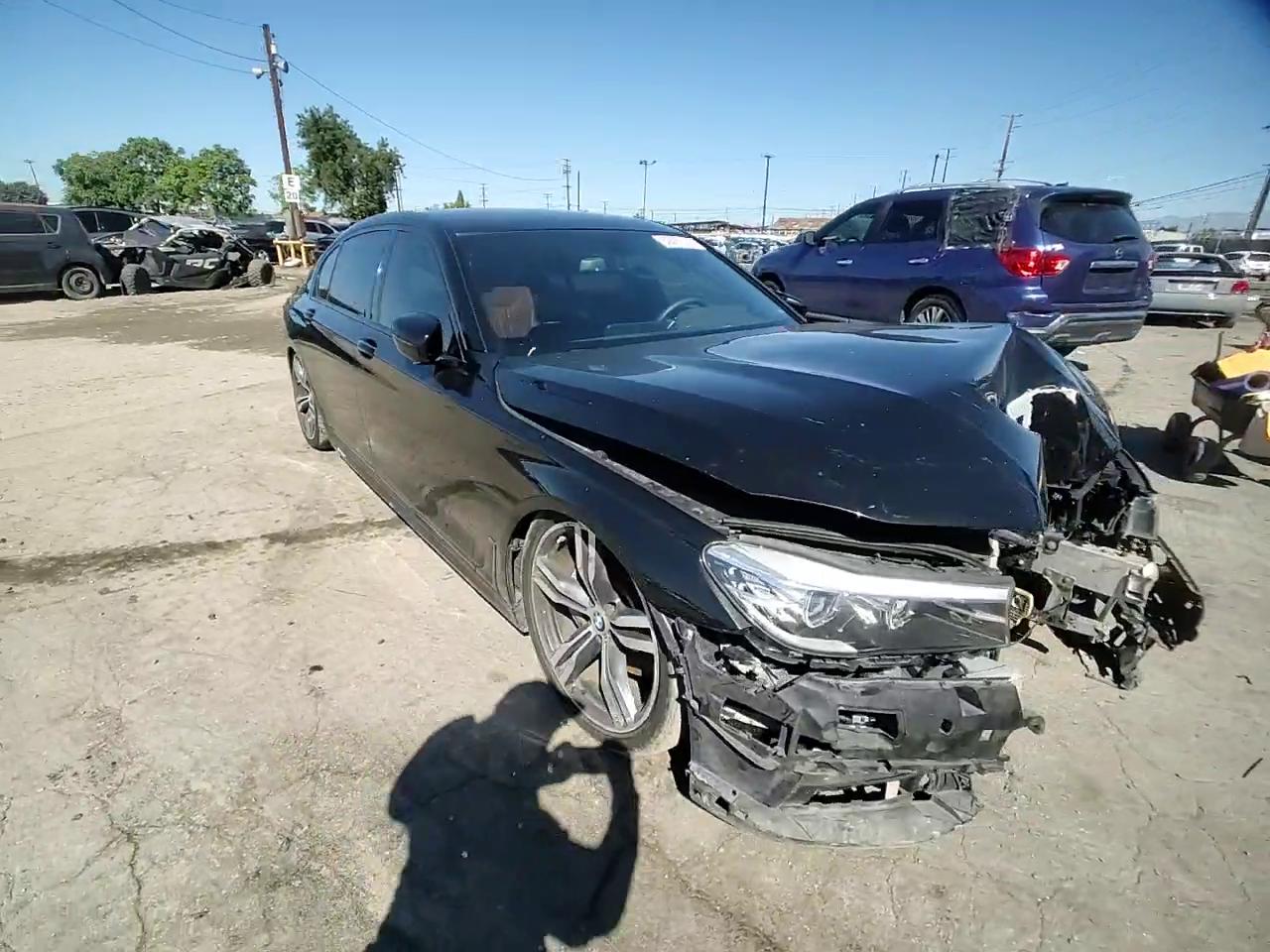 Фото: WBA7E2C55HG740436