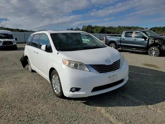 2014 Toyota Sienna Xle VIN: 5TDYK3DC0ES454692 Lot: 84995675