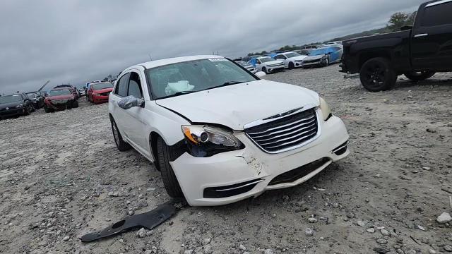 2011 Chrysler 200 Touring VIN: 1C3BC1FG7BN522418 Lot: 82227825