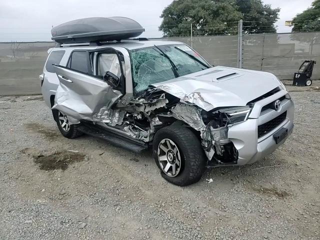 2018 Toyota 4Runner Sr5/Sr5 Premium VIN: JTEBU5JR9J5598516 Lot: 82357245