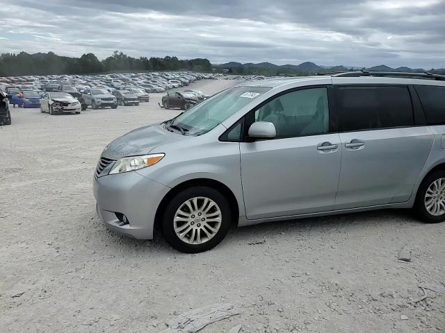 2013 Toyota Sienna Xle VIN: 5TDYK3DCXDS402646 Lot: 85717545