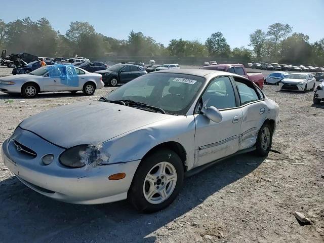1989 Ford Taurus VIN: 1FAFP53U1XA288817 Lot: 82189255