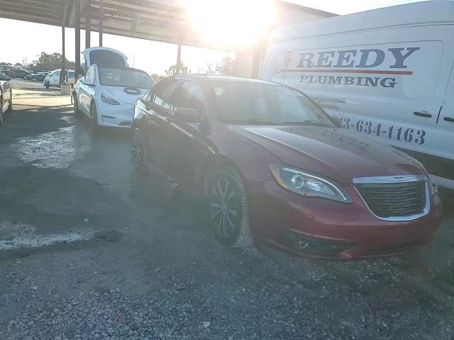 2013 Chrysler 200 Limited VIN: 1C3CCBCG2DN523784 Lot: 90636785