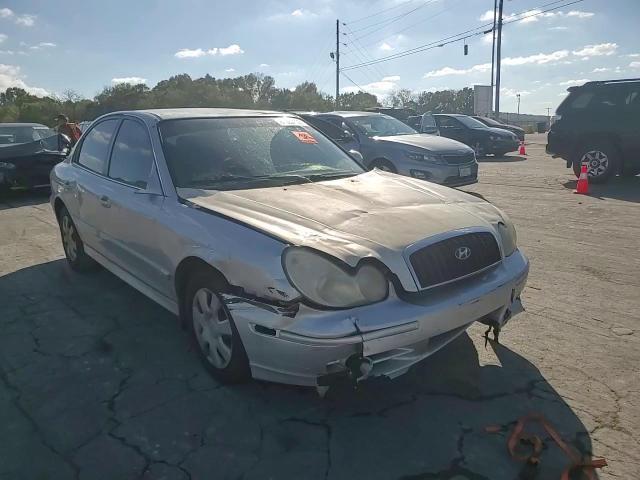 2003 Hyundai Sonata VIN: KMHWF25HX3A868844 Lot: 81922105