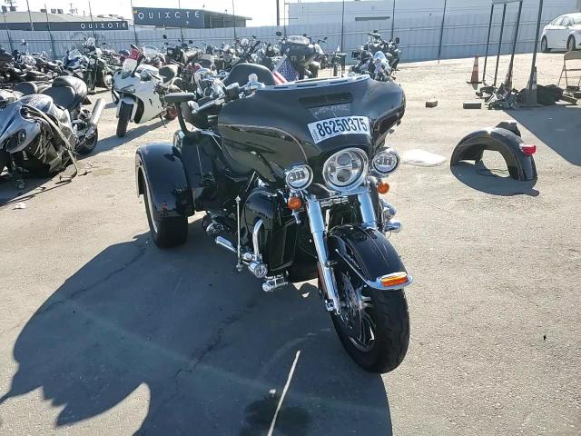 2017 Harley-Davidson Flhtcutg Tri Glide Ultra VIN: 1HD1MAD31HB859132 Lot: 86250375